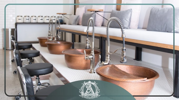 قیمت مانیکور در بهترین سالن کاشت ناخن صادقیه