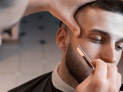 آرایشگاه مردانه جوان
